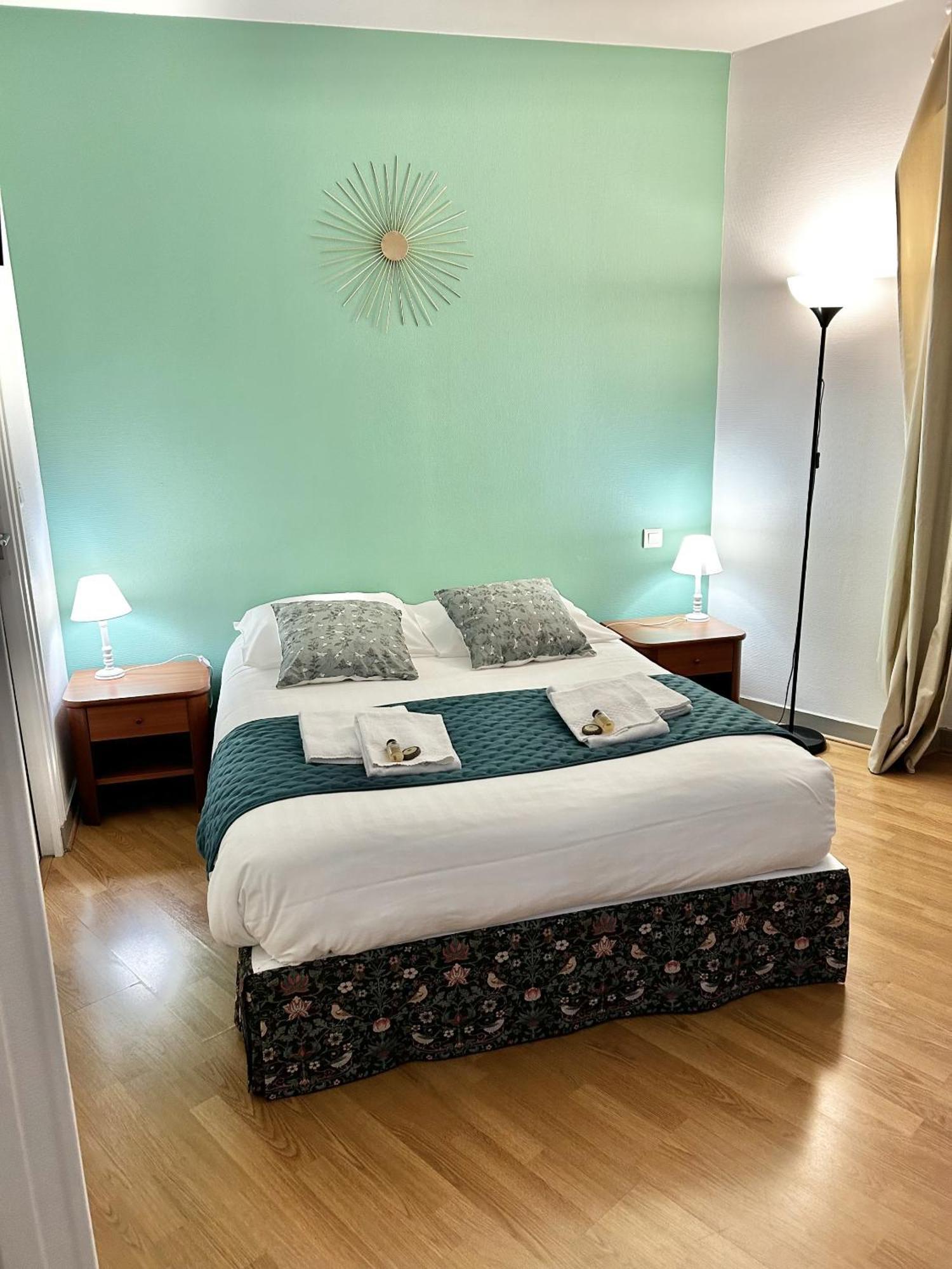 Hotel La Cuisine Des Lulus Montainville  Extérieur photo